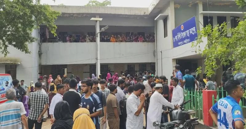 লক্ষ্মীপুরে ভাড়া বাসায় ঢুকে মা ও দুই মেয়েকে কুপিয়ে হত্যা