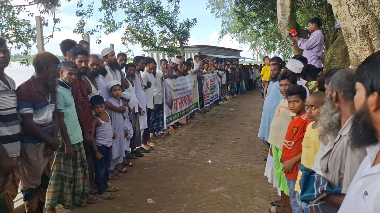জামালপুরে মাদক ও সন্ত্রাসবিরোধী মানববন্ধন ও বিক্ষোভ, হামলার ঘটনায় গ্রেপ্তার, শাস্তির দাবি