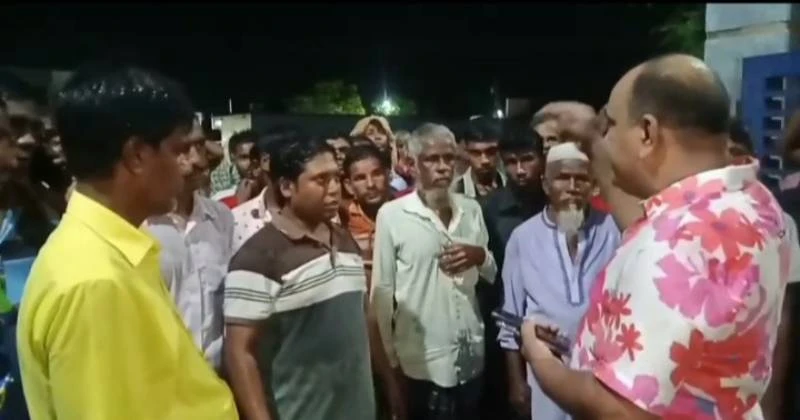ভাঙ্গুড়ায় যুবলীগ নেতা আটক,  থানা ঘেরাও ও এলাকাবাসীর  বিক্ষোভ, ছেড়ে দিলেন পুলিশ