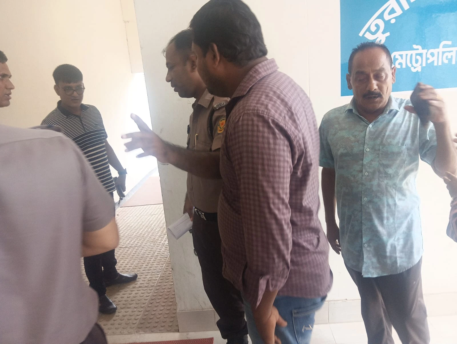 তুরাগে চাঁদাবাজি ও চটপটি ব্যবসায়ীকে মারধরের অভিযোগে সেই সুরুজ মিয়া গ্রেফতার