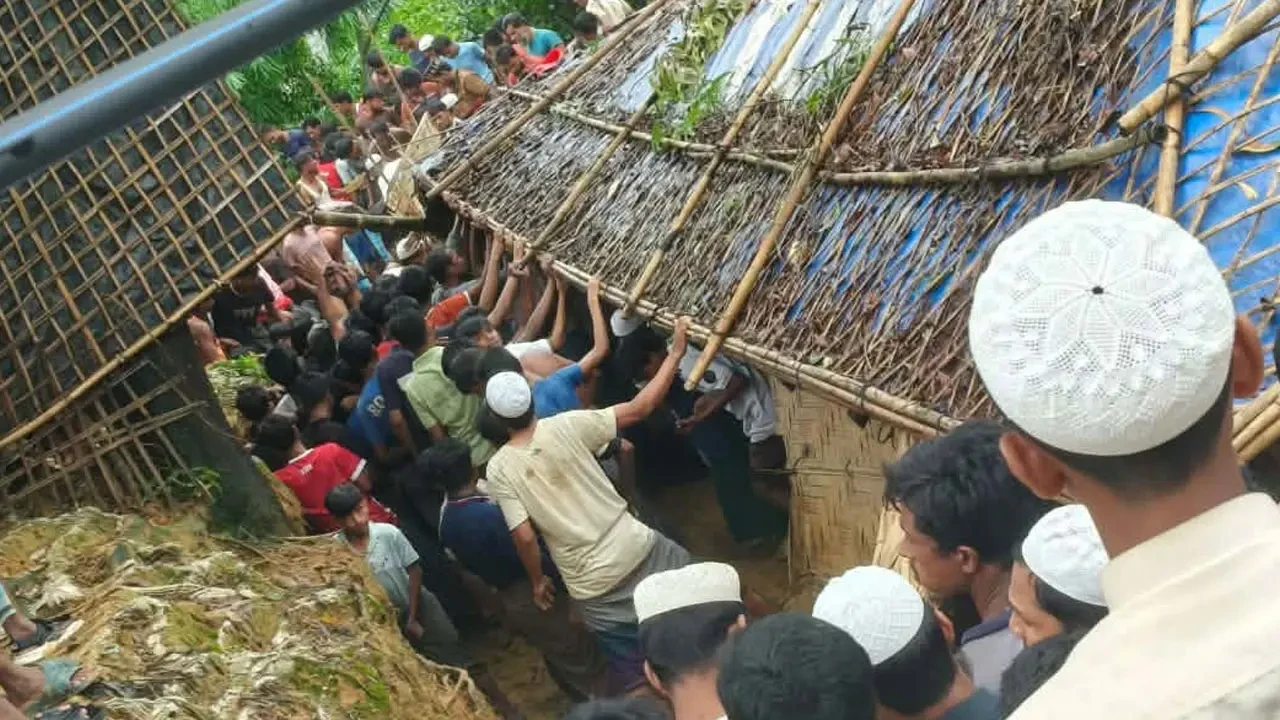 রোহিঙ্গা ক্যাম্পে পাহাড়ধসে শিশুসহ ৫ জনের মৃত্যু