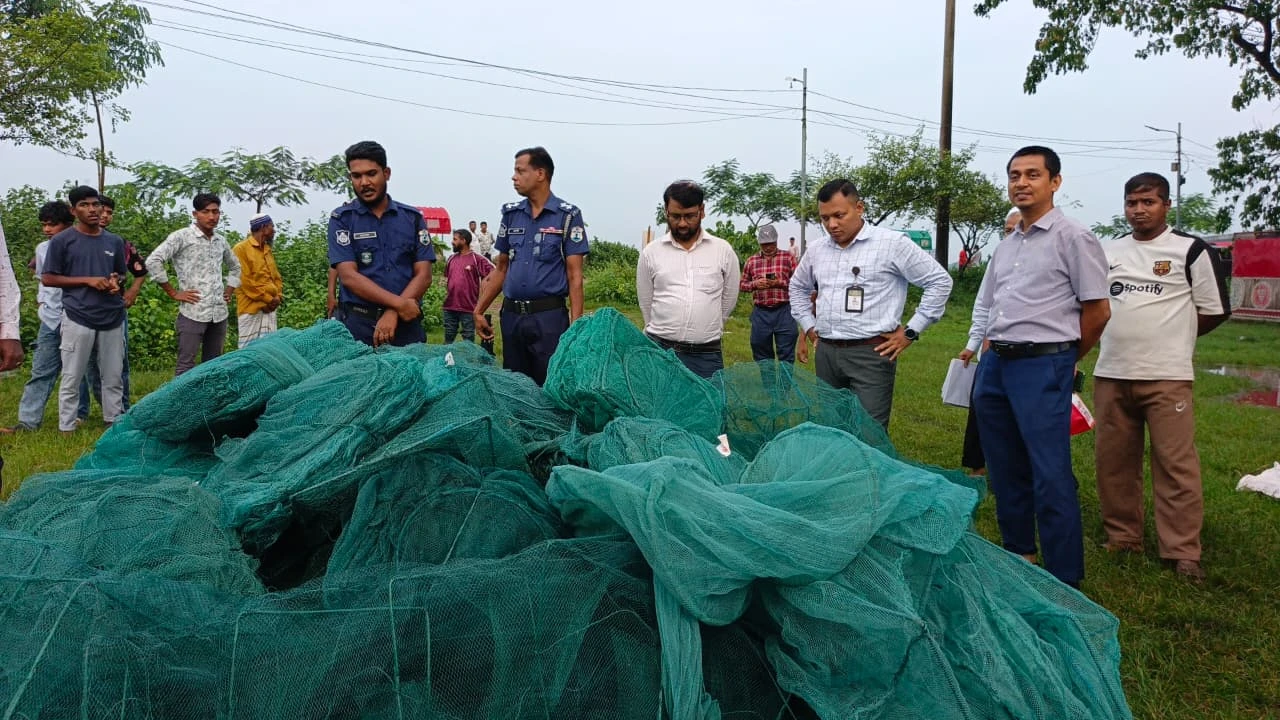 ভৈরবে অভিযানে প্রায় ৫০ লাখ টাকার নিষিদ্ধ জাল জব্দ, ৩ প্রতিষ্ঠানকে ২ লাখ টাকা জরিমানা