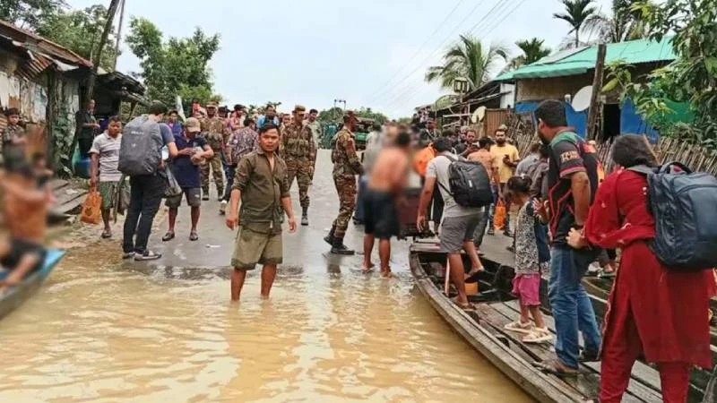 সেনাবাহিনীর সহায়তায় সাজেক থেকে ফেরানো হলো আটকে পড়া দেড়শ পর্যটককে