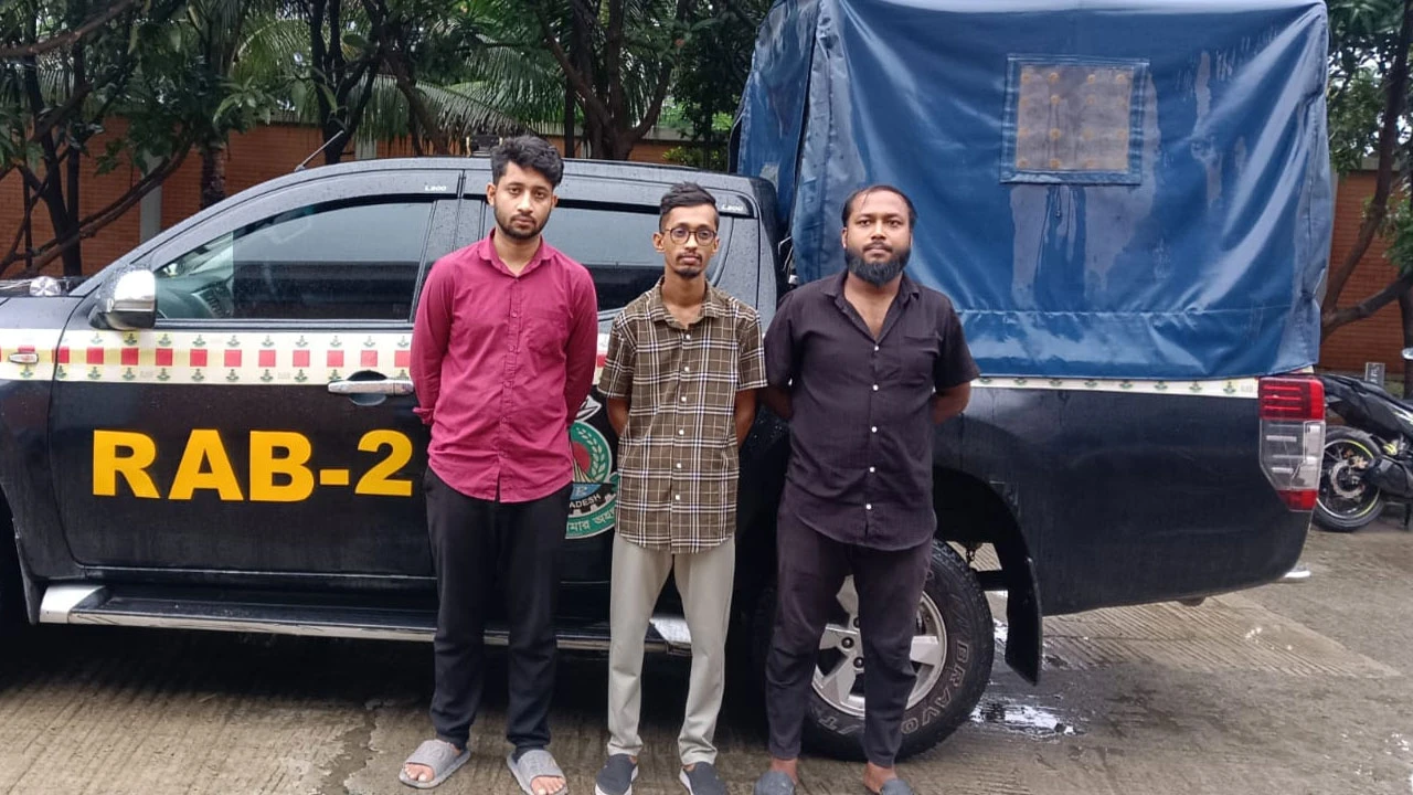 চোরাই ও ছিনতাই হওয়া মোবাইল বিক্রয়চক্রের ৩ সদস্য গ্রেফতার