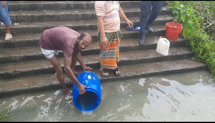 মৎস্যসম্পদ রক্ষায় টুঙ্গিপাড়ায় অভিযান, ১২ লাখ টাকার রেনু পোনা উদ্ধার ও অবমুক্ত