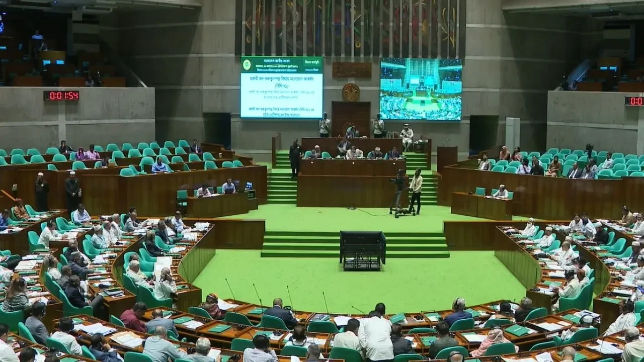 স্বরাষ্ট্রমন্ত্রীকে প্রধান করে সংবিধান সংশোধন কমিটি, বিরোধীদের ওয়াকআউট