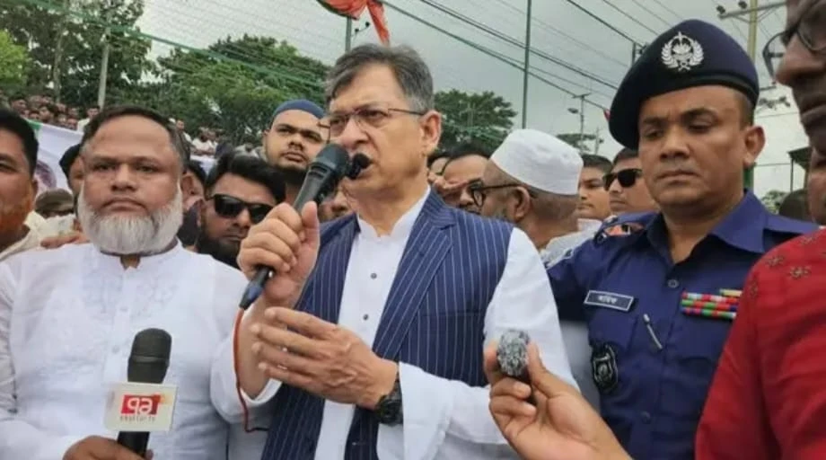 কক্সবাজারে বন্যা কবলিত এলাকায় স্বরাষ্ট্রমন্ত্রী সালাউদ্দিন আহমদ