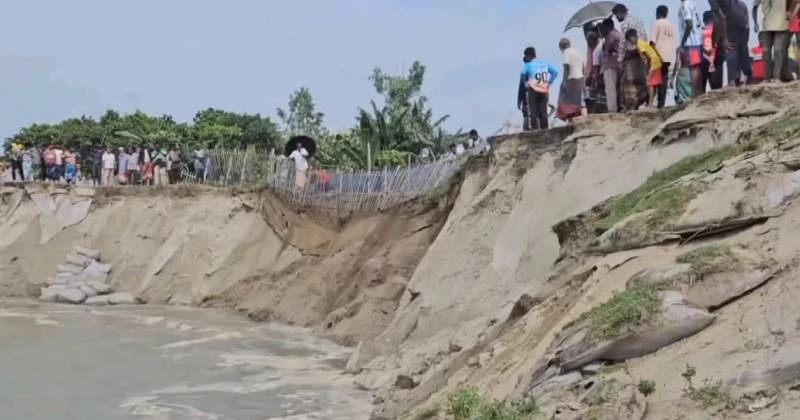 যমুনার ভয়াল থাবায় শহড়াবাড়ি স্পারের আরও ৬৫ মিটার বিলীন, আতঙ্কে ঘরবাড়ি সরাচ্ছেন নদীপাড়ের মানুষ