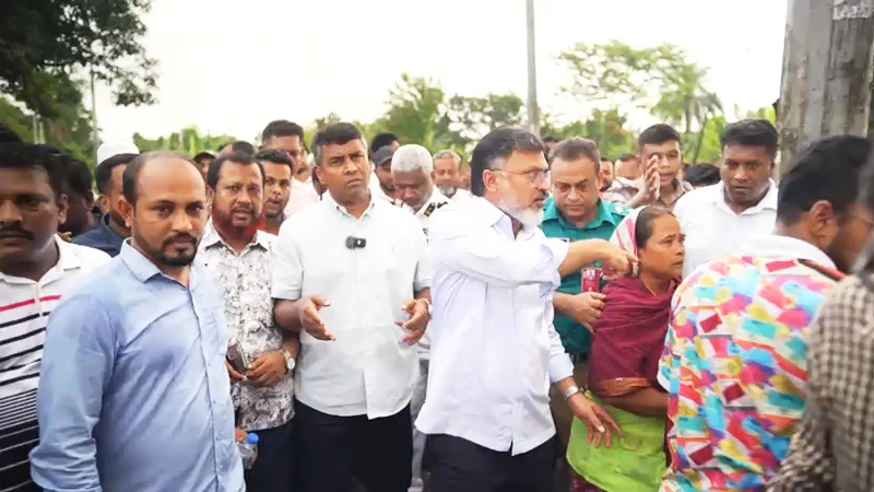 উত্তরখানে পরিচ্ছন্নতা কার্যক্রম ঘিরে সংঘর্ষ, প্রশাসক ও এমপির ওপর হামলার অভিযোগ