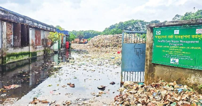 পরিবেশবাদী নেতার প্রতিষ্ঠানে চিকিৎসা বর্জ্যের স্তূপ, জনস্বাস্থ্য নিয়ে উদ্বেগ