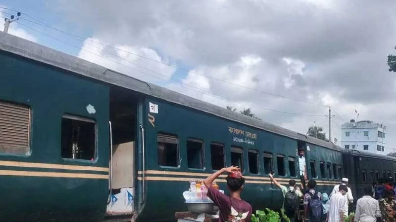 ট্রেনের ৪ বগি লাইনচ্যুত, ঢাকা-ময়মনসিংহ রেলপথ বন্ধ