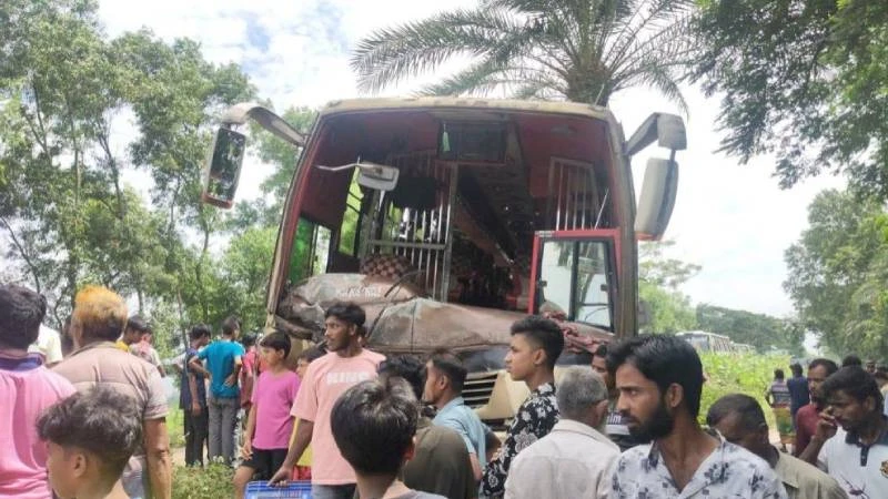 নাটোরে সড়ক দুর্ঘটনায় ৩জন নিহত