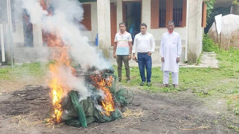 টুঙ্গিপাড়ায় ১ লাখ ২৫ হাজার টাকার চায়না দুয়ারি জাল উদ্ধার