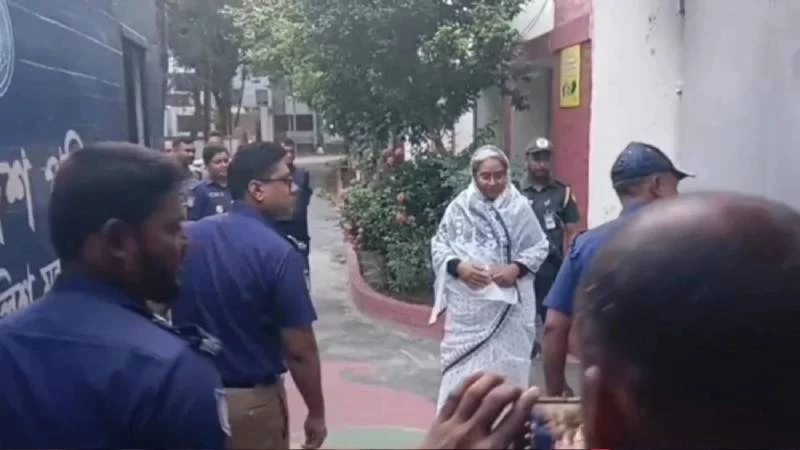 স্বামীর মৃত্যুতে প্যারোলে মুক্তি পেলেন দীপু মনি