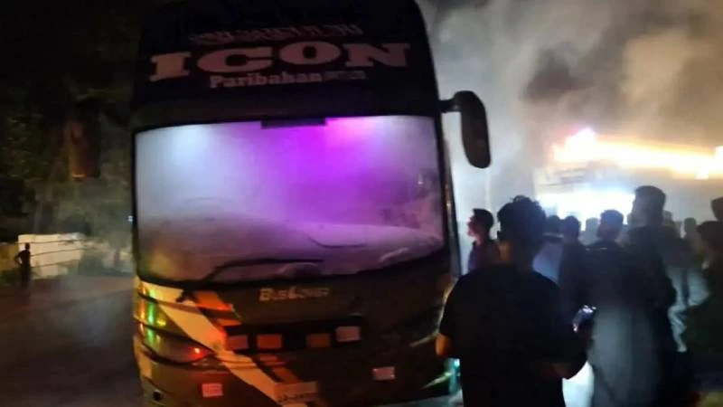 কক্সবাজার থেকে ঢাকাগামী বাসে আগুন, অল্পের জন্য রক্ষা ৩০ পর্যটকের