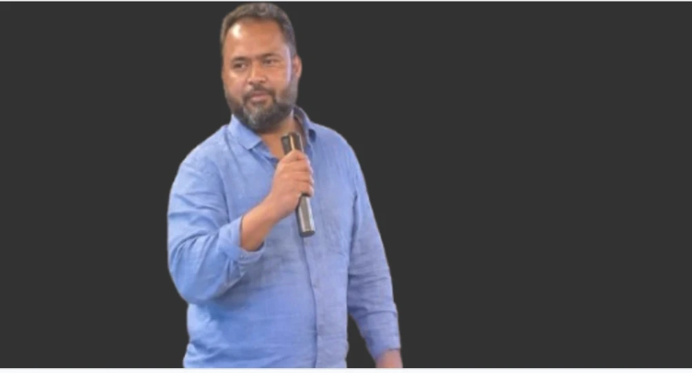 পূর্ব লন্ডনের মদের বার কিনে মসজিদে রূপান্তর করলেন এক বাংলাদেশি
