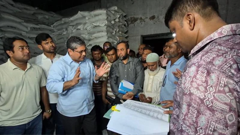সারের সংকট নেই, কৃত্রিম সংকট করলে কঠোর ব্যবস্থা: প্রতিমন্ত্রী