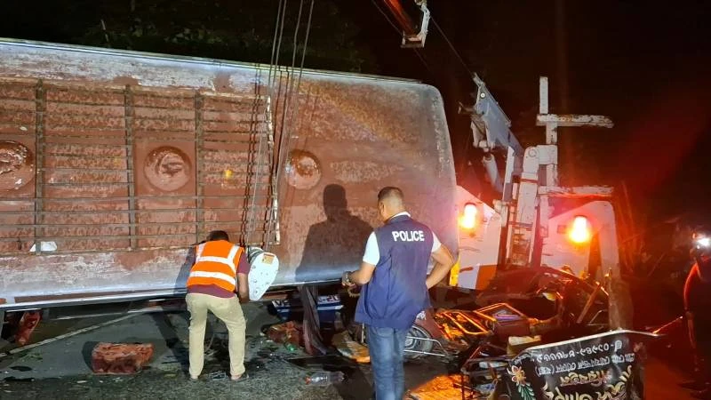 জামালপুরে বাস উল্টে -অটোরিকশার উপরে পড়ে নিহত ৪, আহত ২০