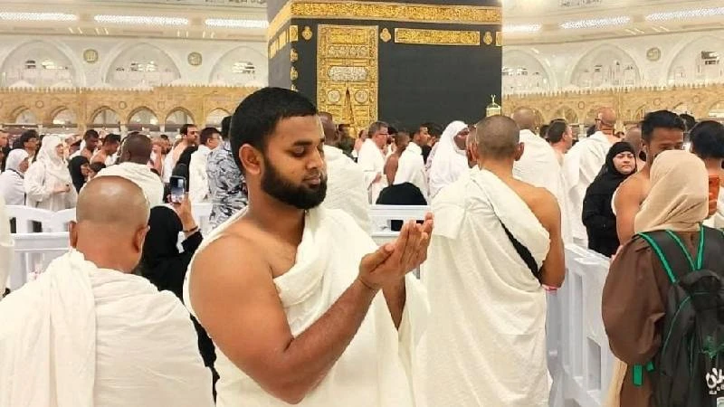 কাবা শরিফের সামনে দাঁড়িয়ে রাজনীতি ছাড়ার ঘোষণা বিএনপি নেতার