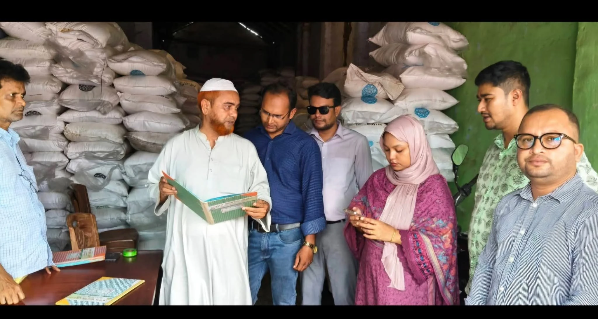 গুরুদাসপুরে সার পাচারের অভিযোগে ডিলারকে ২০ হাজার টাকা জরিমানা