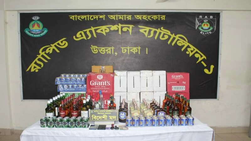 উত্তরা লিবার্টি ক্লাবে মদের পাহাড়, র‌্যাবের অভিযানে গ্রেপ্তার ২