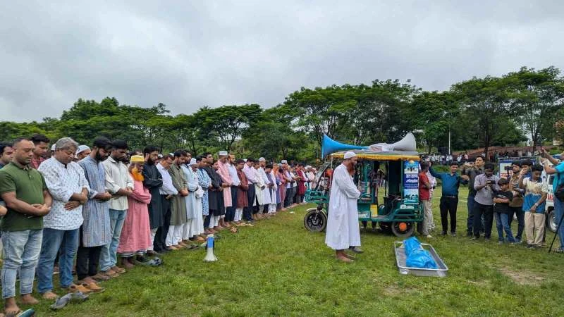 কুমিল্লা বিশ্ববিদ্যালয়ের কেন্দ্রীয় মাঠে অপ্রতিমের জানাজা অনুষ্ঠিত