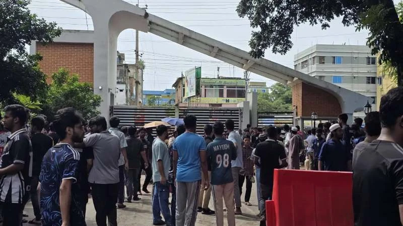 উপাচার্য পরিবর্তনের প্রতিবাদে উত্তাল চুয়েট, ‘কমপ্লিট শাটডাউন’