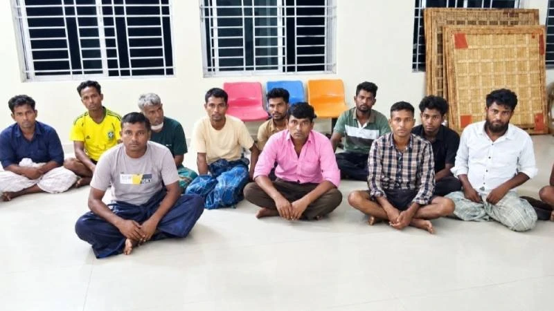 টেকনাফে নৌকা ডুবে নারী ও শিশুসহ নিহত ২, নিখোঁজ ১, উদ্ধার ১৬