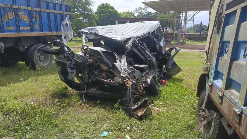 বগুড়ায় মাইক্রোবাস-ট্রাকের ভয়াবহ সংঘর্ষে নিহত ২, আহত ৭