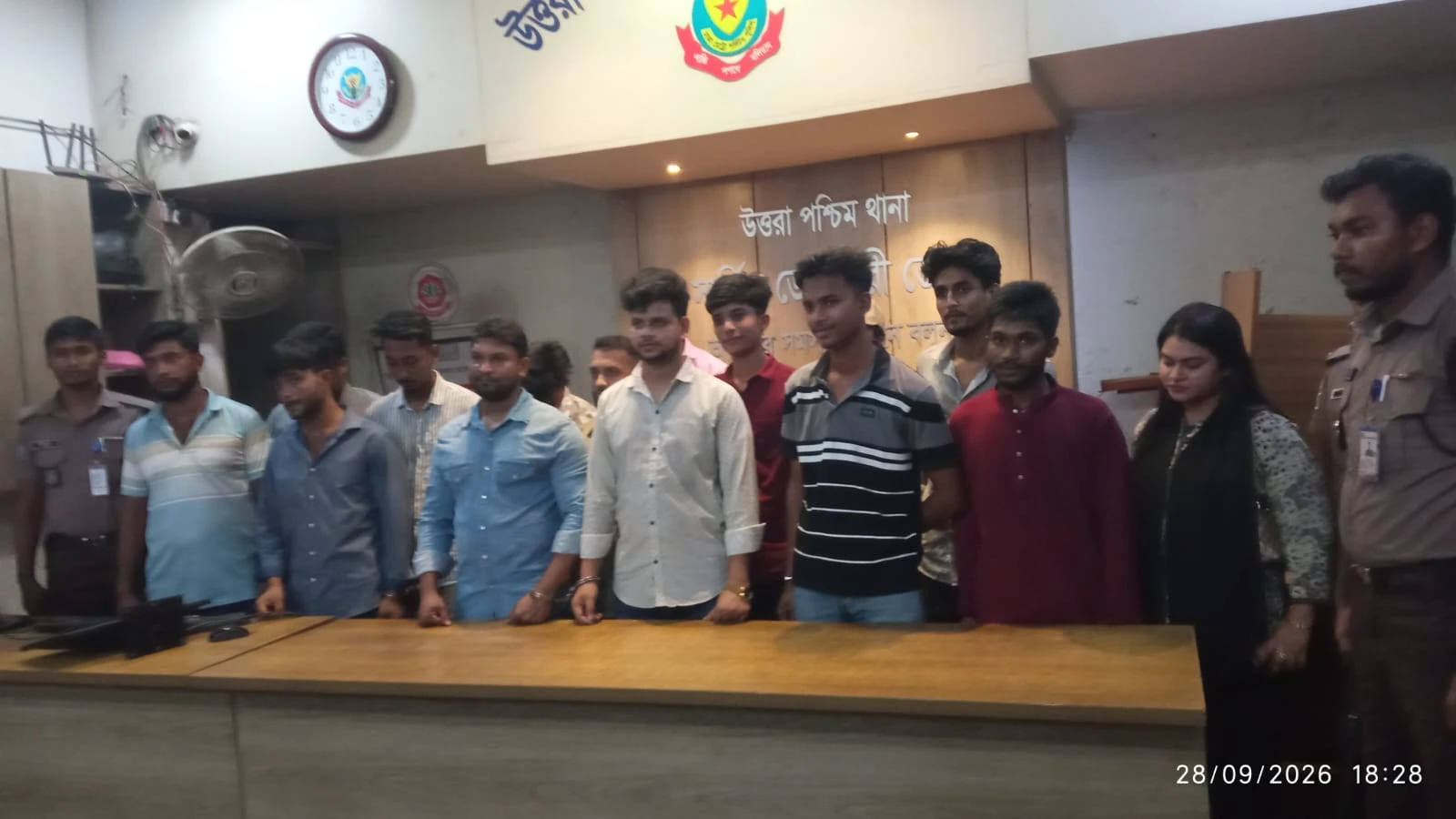 উত্তরায় শেখ হাসিনার জন্মদিন পালনের সময় ছাত্রলীগের সভাপতি ও নারীসহ ১৫ জন আটক