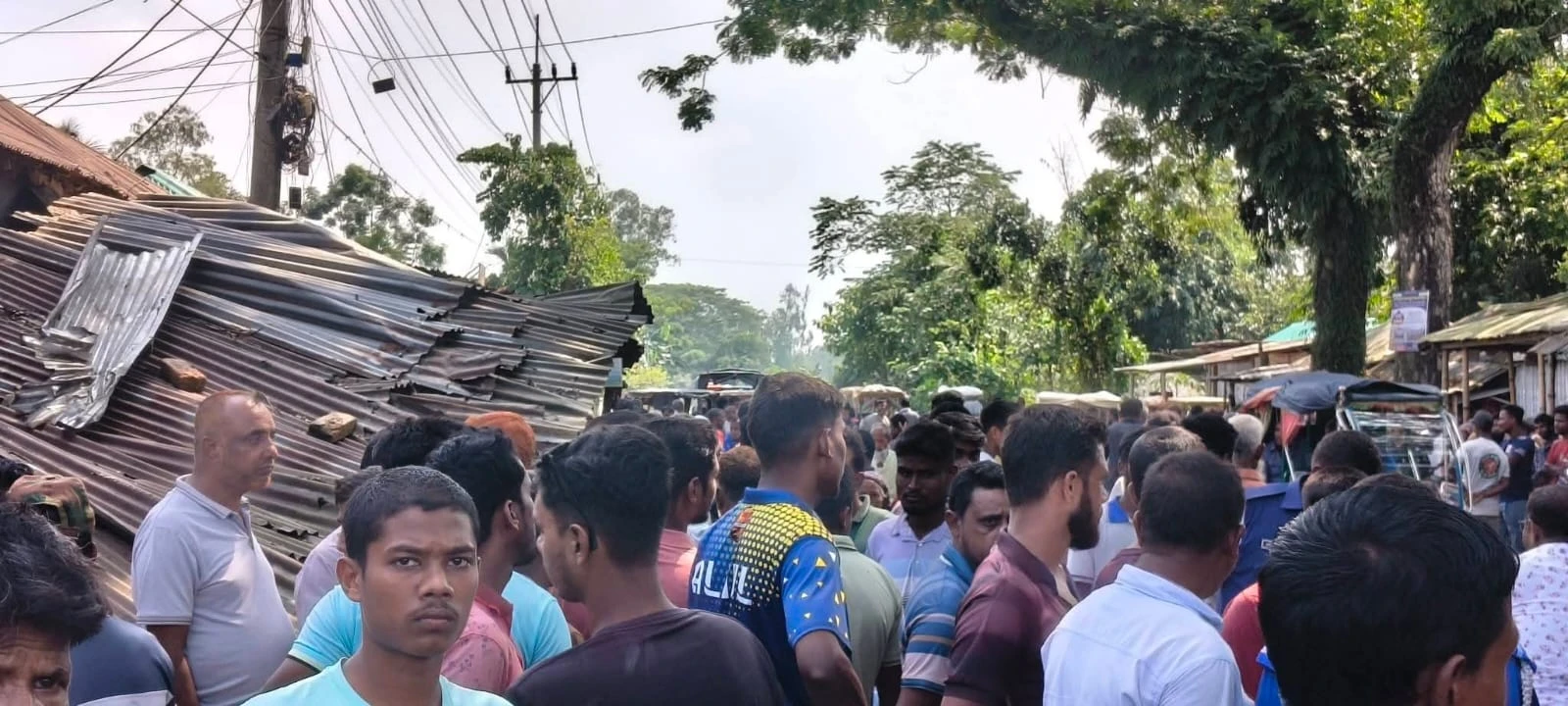লালমনিরহাটে ট্রাকচাপায় তিনজনের মৃত্যু; আহত ছয়
