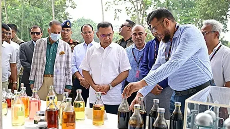 বর্জ্য থেকে জ্বালানি তেল উৎপাদনের প্রকল্প দেখলেন প্রধানমন্ত্রী, বাস্তবায়নে সহায়তার আশ্বাস