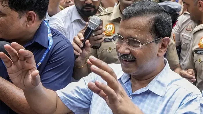 এবার অরবিন্দ কেজরিওয়ালকে আটক