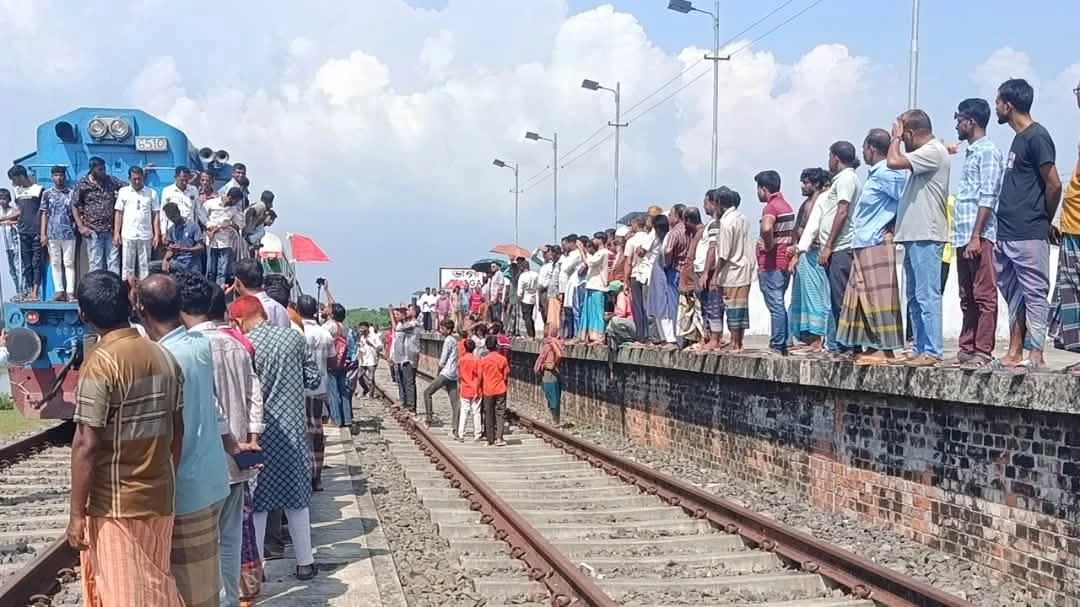 রামপালে রেলস্টেশন চালুর দাবিতে মানববন্ধনে ২৪ ঘন্টার আল্টিমেটাম