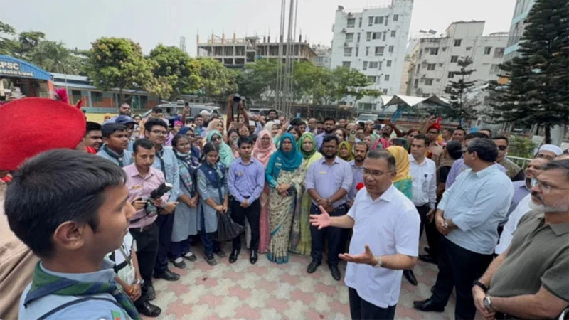 সাড়ে চার ঘণ্টায় ১৩ স্পট পরিদর্শন প্রধানমন্ত্রীর