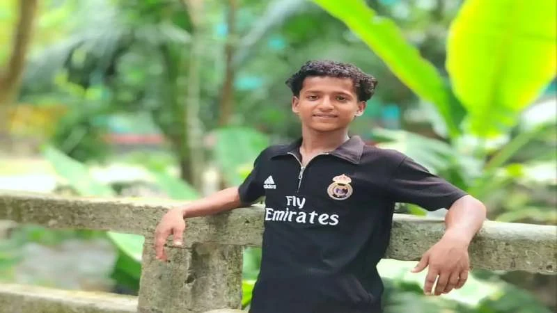 কসবায় নারিকেল পাড়াকে কেন্দ্র করে একজনকে কুপিয়ে হত্যা