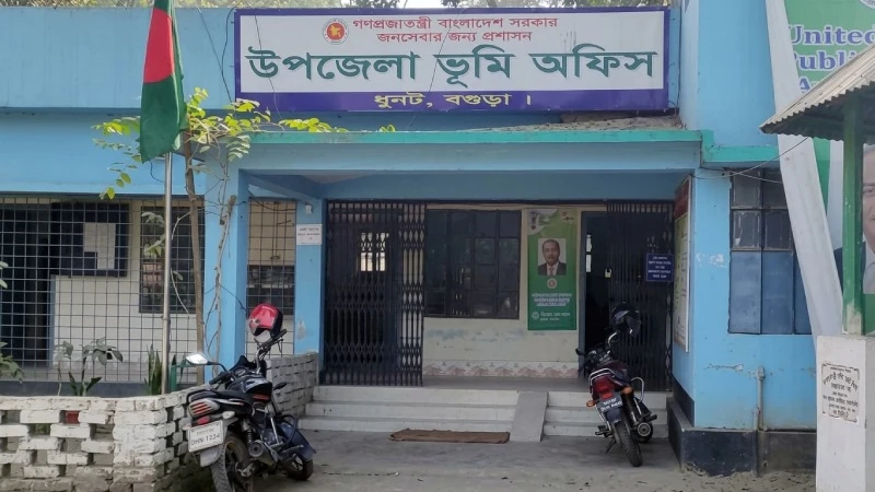 জীবিত মাকে মৃত দেখিয়ে দলিলের অভিযোগ, আগে বিক্রি করা জমিতে ফের মালিকানা দাবি