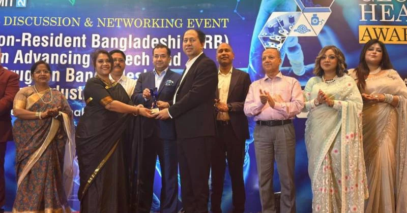 ‘গ্লোবাল হেলথ অ্যাওয়ার্ড ২০২৬’ পেলেন ডা. আশীষ কুমার চক্রবর্তী