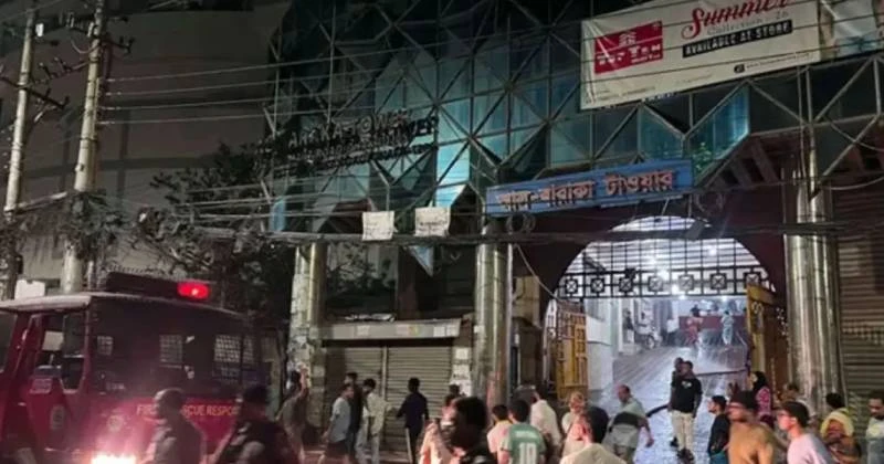 কাঁটাবনে বহুতল ভবনে আগুন, ২ জনের মৃত্যু