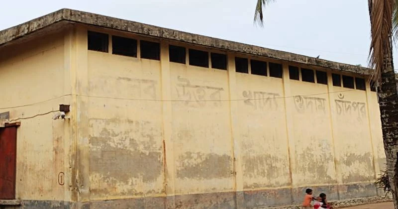 ঘুষ না দিয়ে মতলব উত্তরের খাদ্য গুদামে ধান বিক্রি করতে পারছেন না কৃষক