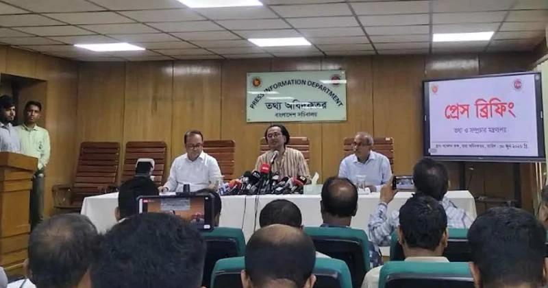 হাসিনার বক্তব্য প্রচার না করতে গণমাধ্যমকে আনুষ্ঠানিকভাবে জানাবে সরকার: তথ্য উপদেষ্টা