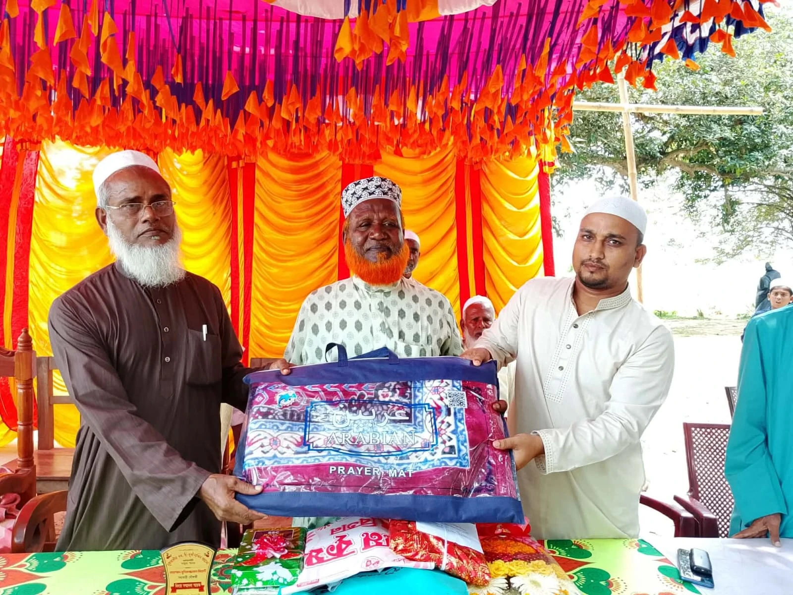 অশ্রুসিক্ত বিদায়ে সম্মানিত হলেন প্রবীণ শিক্ষক মাওলানা মনিরুজ্জামান