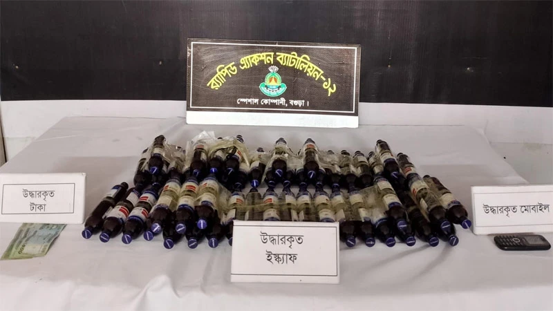 বগুড়ায় যাত্রীবাহী বাস থেকে ১০০ বোতল ইস্কাফসহ ২ নারী আটক