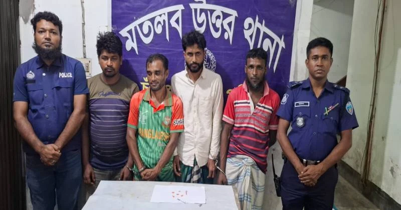 মতলব উত্তরে ২৯ পিস ইয়াবাসহ চার মাদক কারবারি গ্রেপ্তার