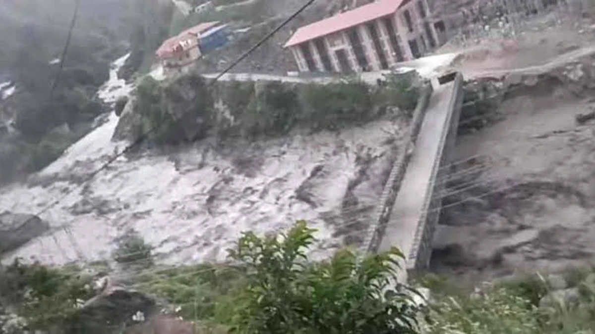 নেপালে পাহাড়ি ঢলে নিহত ১৬, শতাধিক ভারতীয়সহ নিখোঁজ প্রায় ৪০০