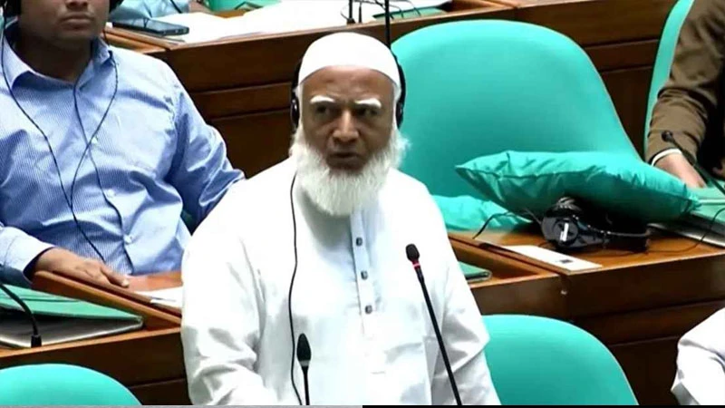 শিক্ষকতা করতে চাইলে সংসদে নয়, ইউনিভার্সিটি খুলুন
