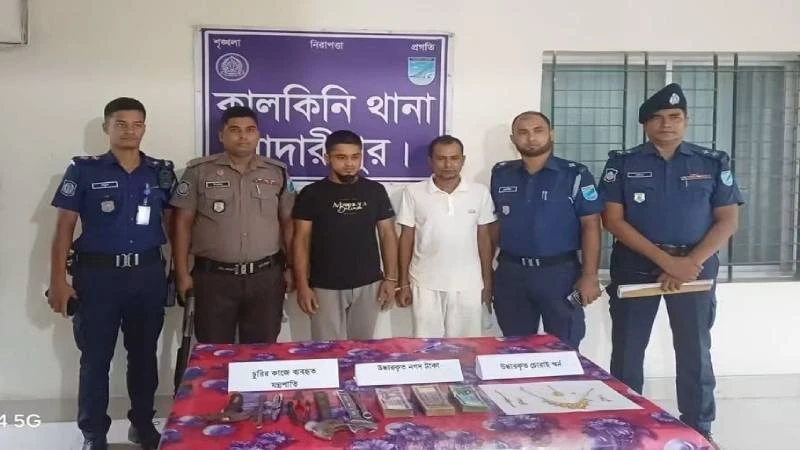 চুরি করে বিক্রি করা লাখ টাকার স্বর্ণ ও সরঞ্জামসহ গ্রেফতার ২