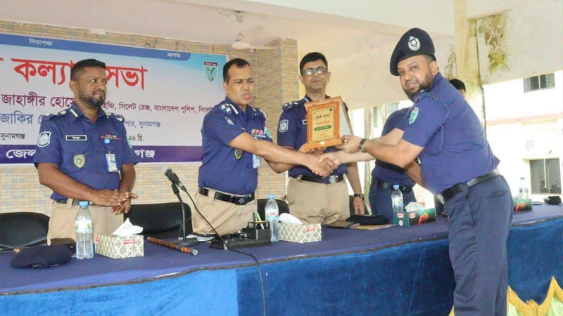 অপরাধ দমনে সাফল্যের স্বীকৃতি, জেলার শ্রেষ্ঠ ওসি ছাতকের মিজানুর রহমান