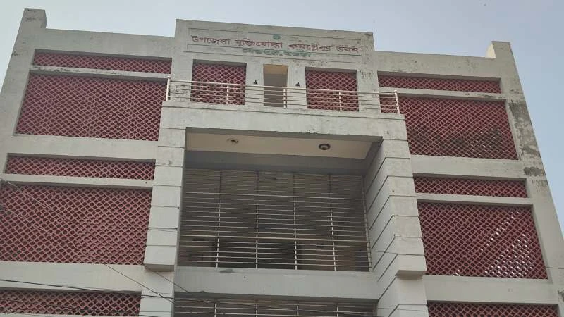 দুই কোটি টাকার মুক্তিযোদ্ধা কমপ্লেক্সে তালা, চুরি হয়েছে সরঞ্জাম