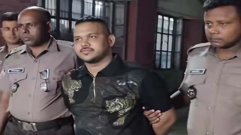 প্রিজনভ্যান থেকে আসামি পালানোর ঘটনায় মামলা